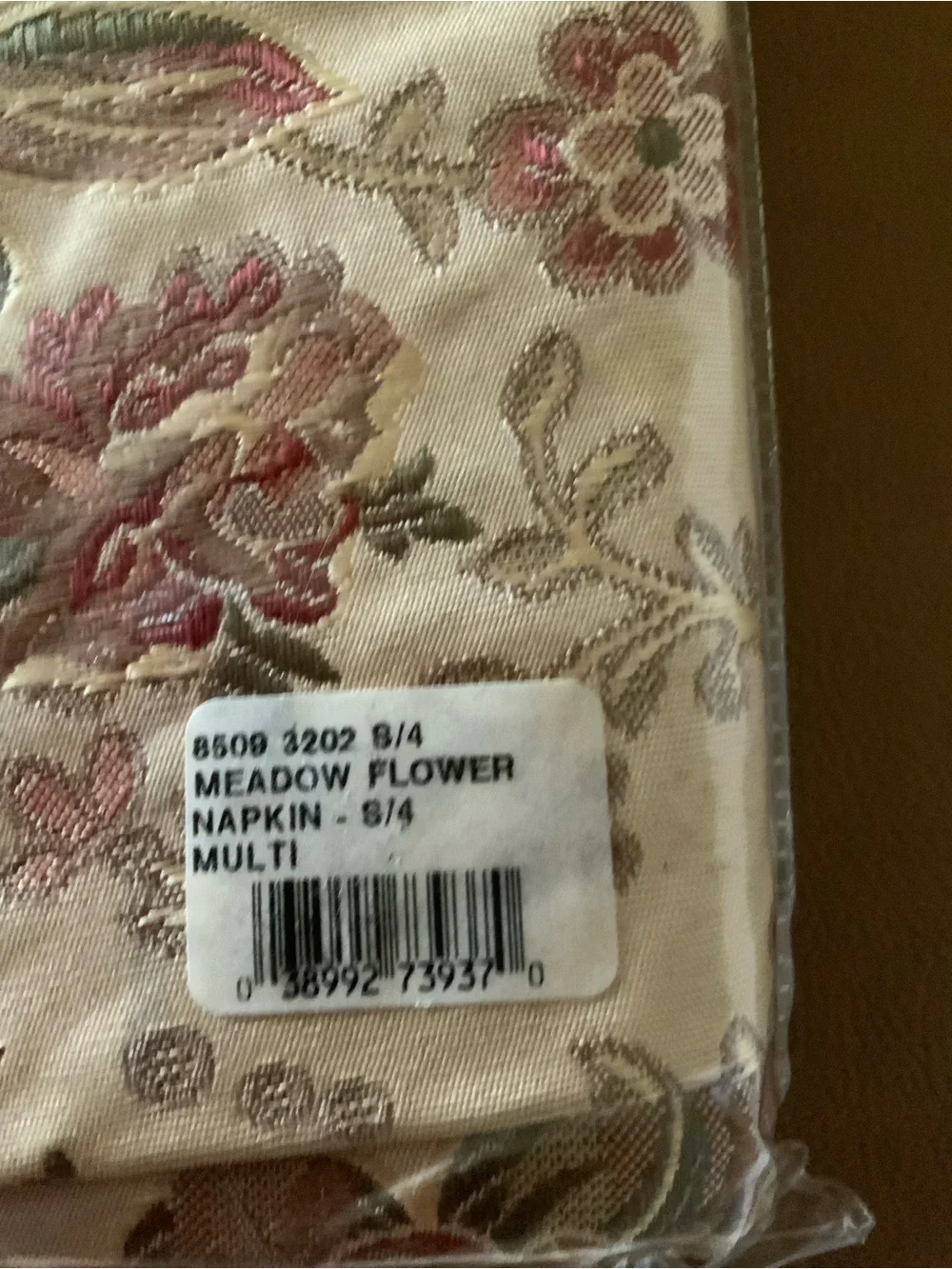 Set of 2 Waterford Linens Set of MEADOW FLOWER 4 Napkins per pack. New